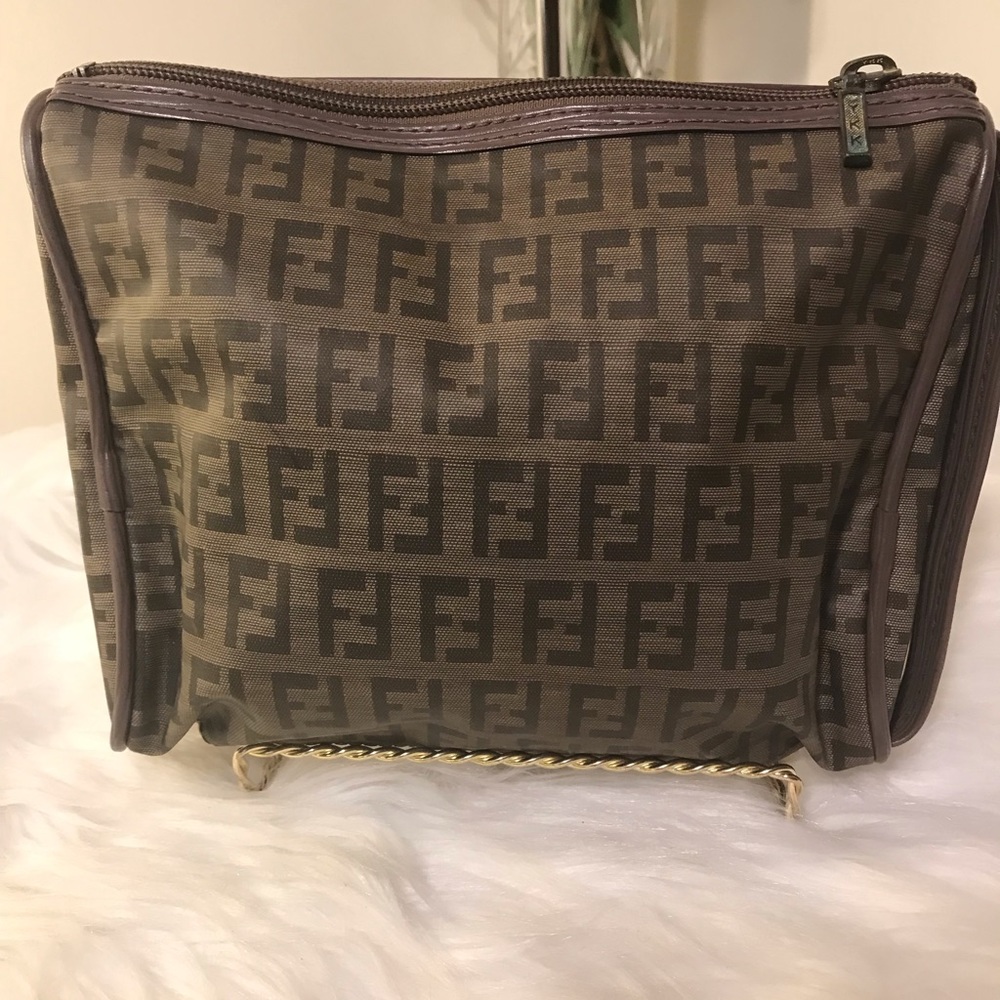 🌸SOLD🌸🌼Fendi Cosmetic Pouch🌼 - Picture 6 of 7